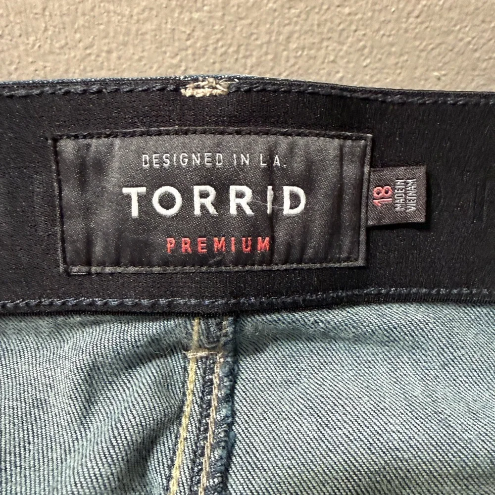 NWOT Torrid Premium Bombshell Skinny Crop Jeans, size 18 - Picture 5 of 6